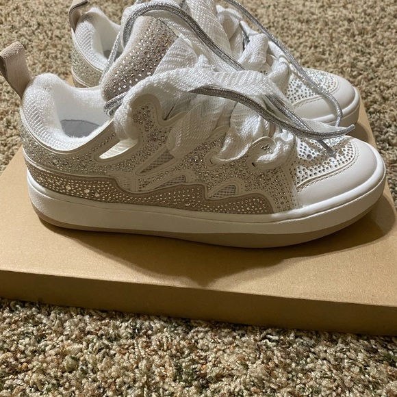 Steve Madden Shoes - Steve Madden Sneakers Roaring Rhinestone Embellished - 7.5 NIB